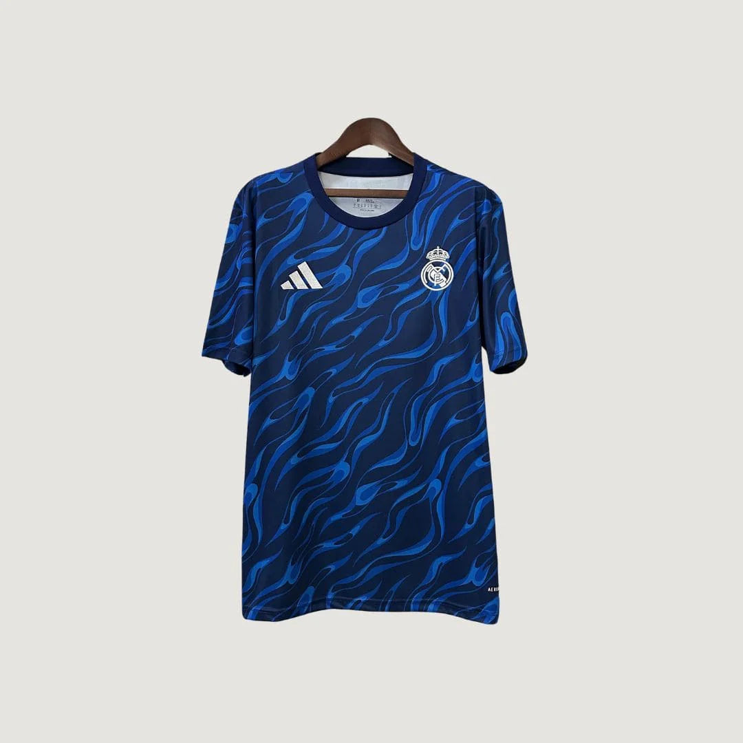 Real Madrid – Maillot Pré-Match 25/26 – Bleu Marine & Motifs Bleus